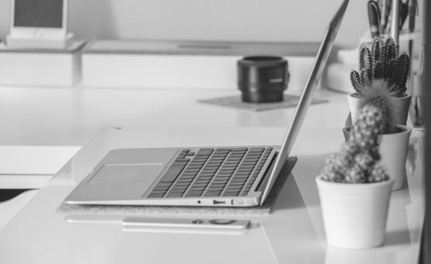 Tableau de bord financier moderne avec indicateurs de performance en temps réel